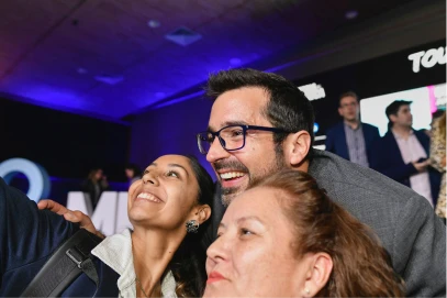 borja tomandose fotos